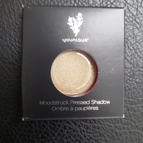 NEW Alive pressed shadow Younique Moodstruck Eyeshadow Gold Shimmer - Picture 1 of 3